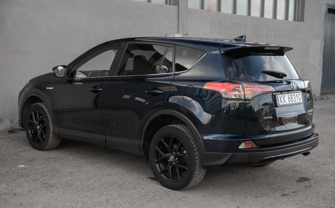 Toyota RAV4 cena 101000 przebieg: 104000, rok produkcji 2018 z Wąchock małe 211